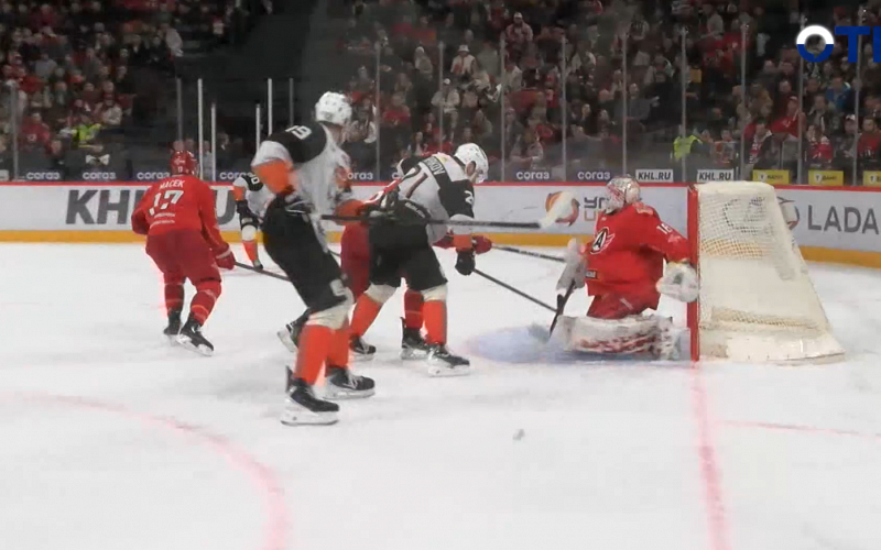 Автомобилист обыграл Амур со счетом 4:2 и набрал 11 очков в домашней серии КХЛ