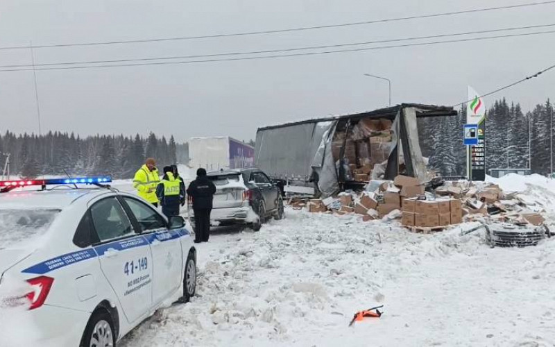 Шесть грузовиков столкнулись на трассе «Пермь-Екатеринбург»