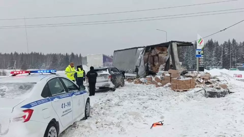 Шесть грузовиков столкнулись на трассе «Пермь-Екатеринбург»
