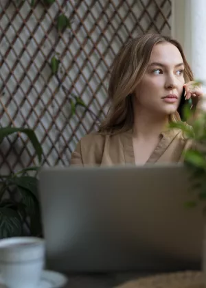 Эффект невидимки: как удалённая работа может замедлить карьерный рост