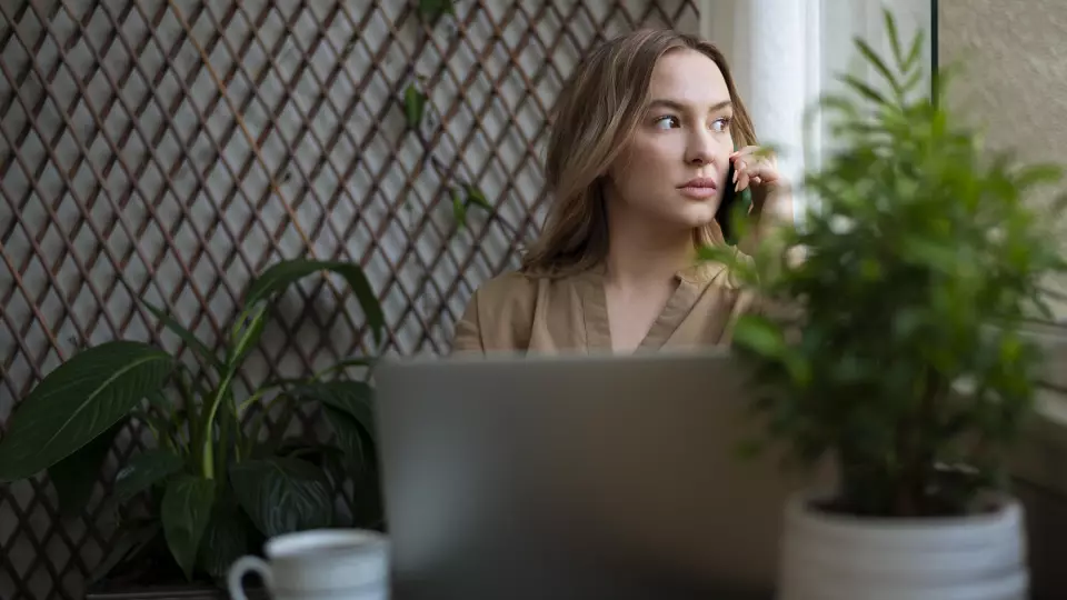 Эффект невидимки: как удалённая работа может замедлить карьерный рост