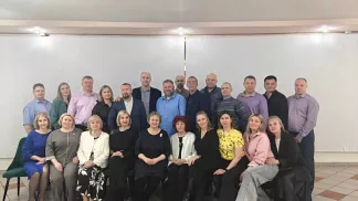 30 лет спустя: губернатор Свердловской области встретился с одноклассниками в родной школе