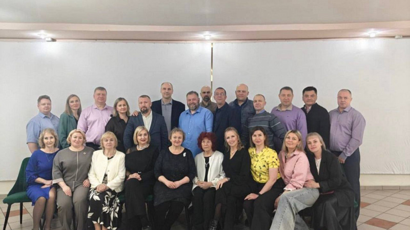 30 лет спустя: губернатор Свердловской области встретился с одноклассниками в родной школе