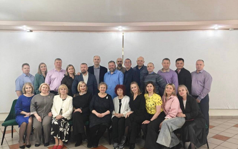 30 лет спустя: губернатор Свердловской области встретился с одноклассниками в родной школе