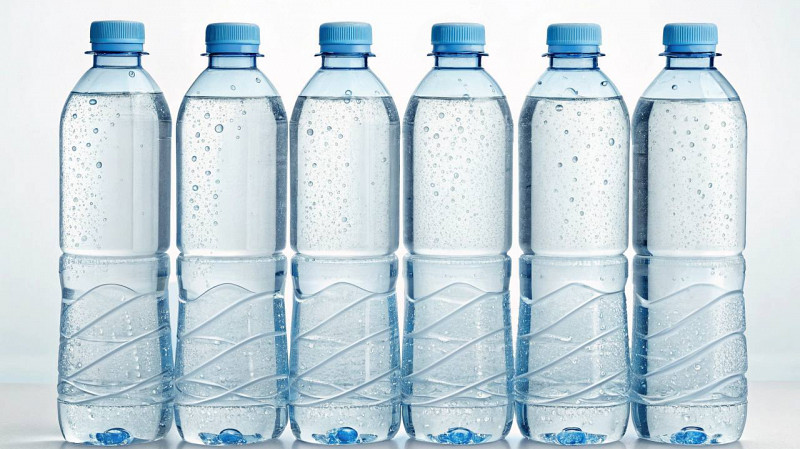 Российский лыжник отказался пить воду из открытых бутылок на Олимпиаде