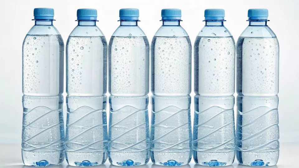 Российский лыжник отказался пить воду из открытых бутылок на Олимпиаде