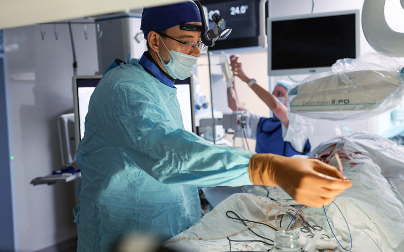 Врачи провели операцию на сонной артерии за 7 минут