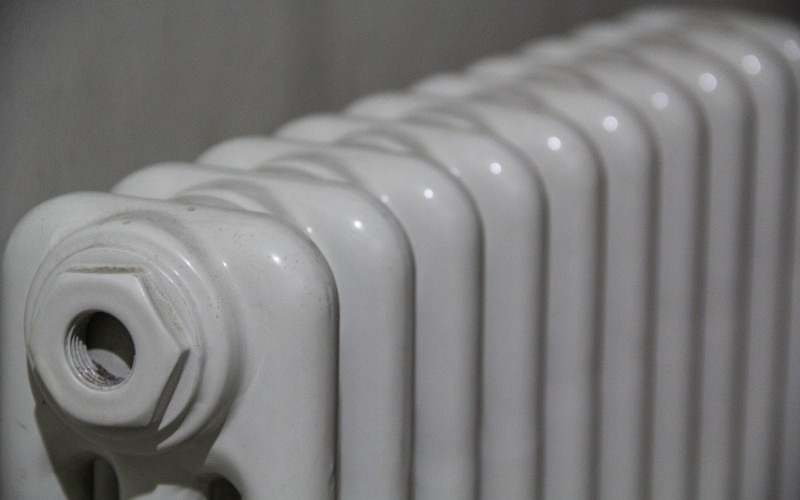 В Артёмовском чугунная батарея в подъезде придавила 9-летнего мальчика