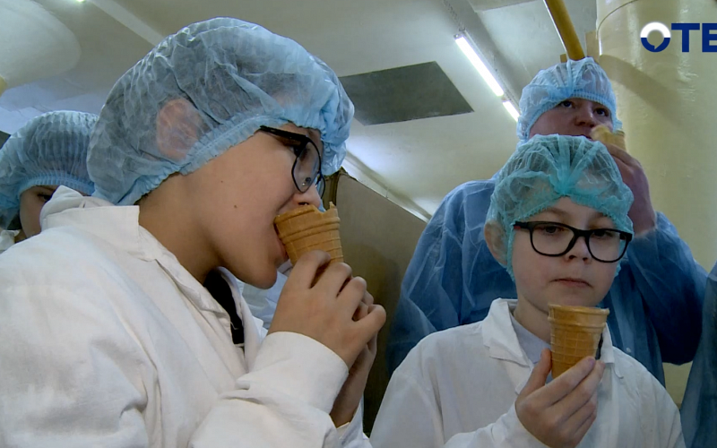 Мороженое с конвейера: как победители проекта «Верный отличник» провели день на Хладокомбинате №3