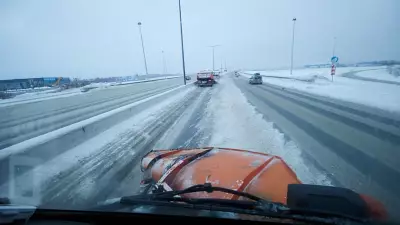 444 единицы техники убирают снег на трассах Свердловской области