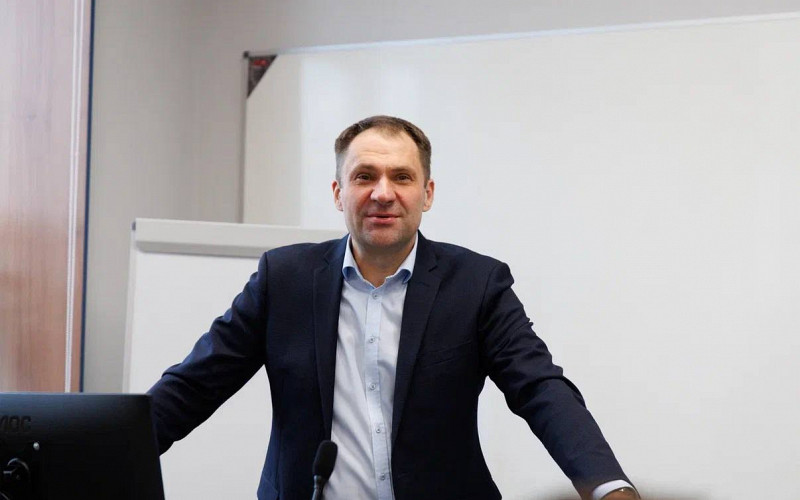 «Урал научный, инженерный, цифровой в одном флаконе»: дизайнеры — о стиле Ильи Обабкова