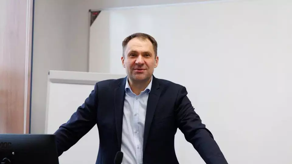 «Урал научный, инженерный, цифровой в одном флаконе»: дизайнеры — о стиле Ильи Обабкова