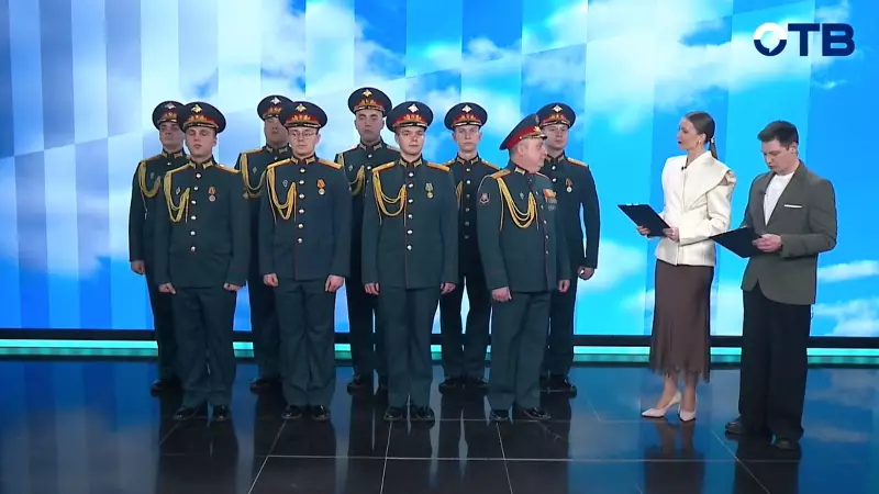 «Глаза зажигаются, когда им тяжело»: ансамбль ЦВО — о концертах на передовой, письмах детей и душевных встречах