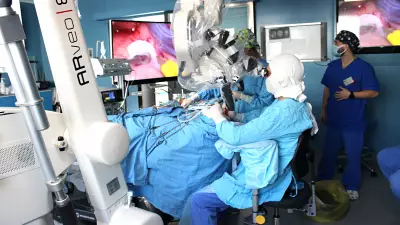 Уральские нейрохирурги первыми в России опробовали микроскоп с дополненной реальностью