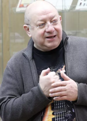 «Код аутентичного творца»: мнение дизайнеров о стиле «дедушки уральского рока»