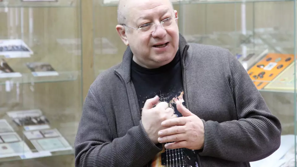 «Код аутентичного творца»: мнение дизайнеров о стиле «дедушки уральского рока»