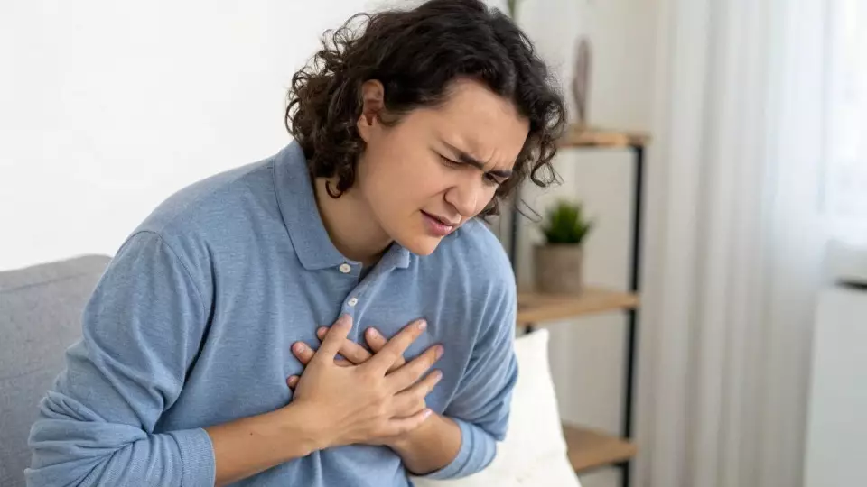 Корвалол — не лекарство: кардиолог о реальной опасности гипертонии и инфарктах у 20-летних