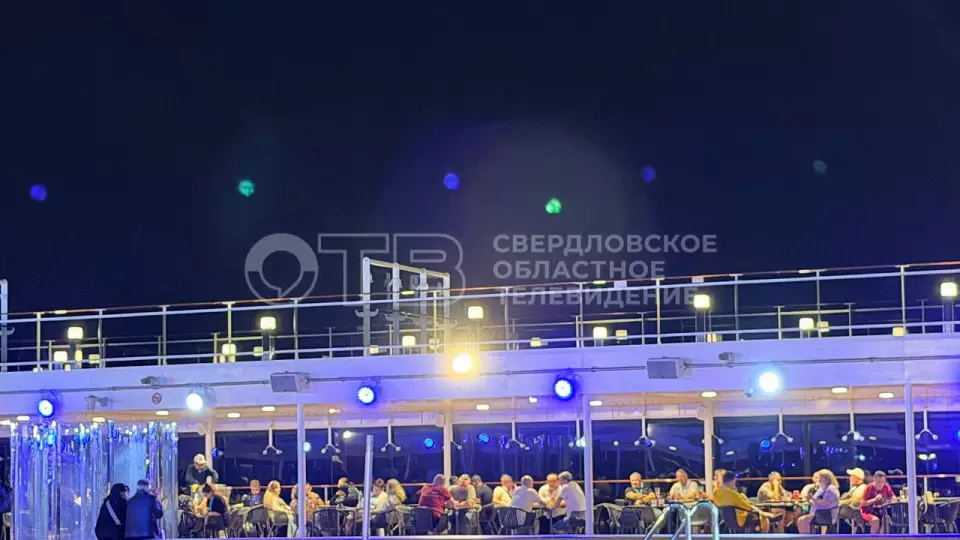 Россияне вынуждены оставаться на лайнере в Дубае, их круиз отменен