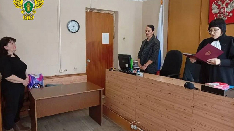 За мошенничество с квартирой больного мужчины и грабёж у пенсионерки женщина получила 8 лет колонии