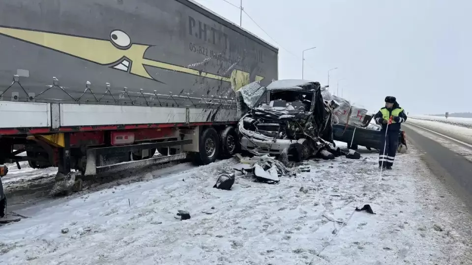 Водитель погиб в ДТП с тремя грузовиками в Ачитском районе