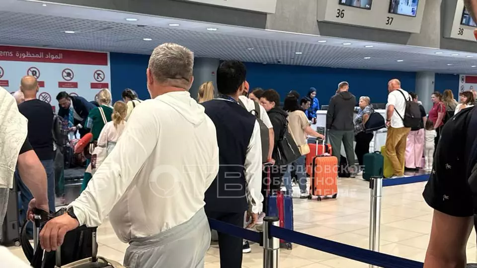 «Потеряли в списках и ничего не знают»: наш корреспондент — о хаосе в аэропорту Дубая