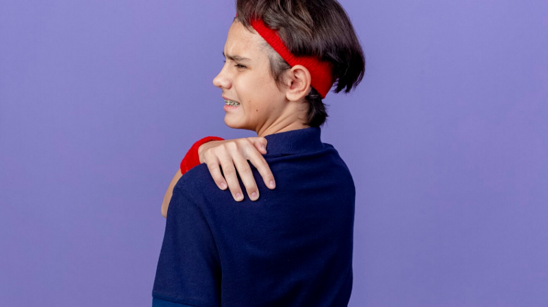 В Реже подросток сломал однокласснику плечо, когда тот вмешался в драку