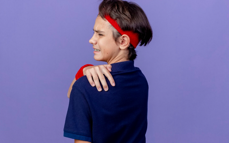 В Реже подросток сломал однокласснику плечо, когда тот вмешался в драку