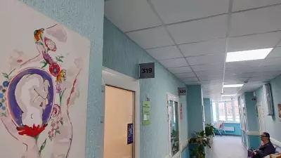 Душа в каждом стежке и штрихе: акушерки украсили женскую консультацию своими картинами