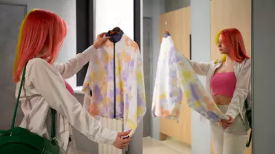 Врач развеял миф о заражении сифилисом через одежду с маркетплейсов