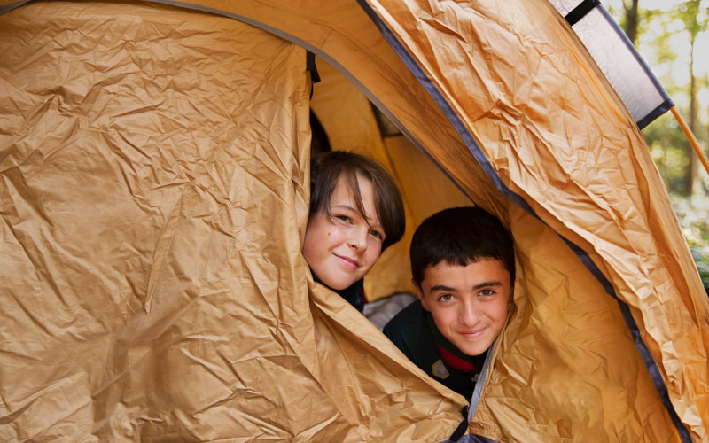 Количество мест в детских загородных лагерях увеличат за счет палаток