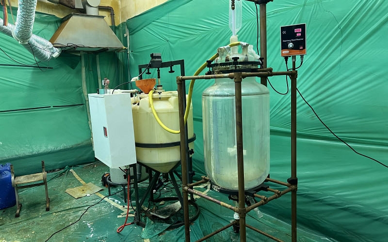 Нарколабораторию в гараже накрыли в Заречном: изъято почти 6 кг мефедрона