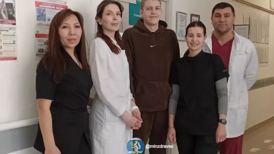 Клиническая смерть после отравления угарным газом: уральские врачи спасли 21-летнего парня