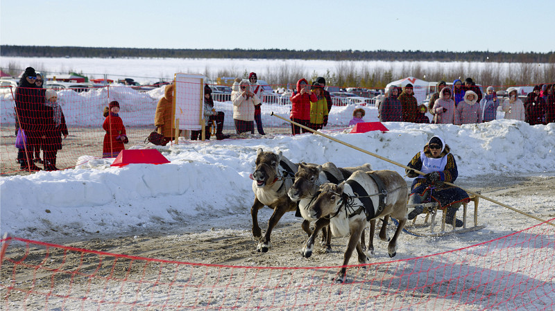 Два снегохода и 300 тысяч рублей разыграли на Дне оленевода в Шурышкарском районе