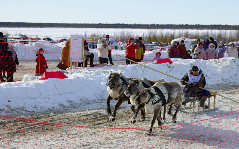 Два снегохода и 300 тысяч рублей разыграли на Дне оленевода в Шурышкарском районе