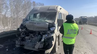 Микроавтобус врезался в грузовик на трассе Екатеринбург – Тюмень: пострадали четыре пассажира