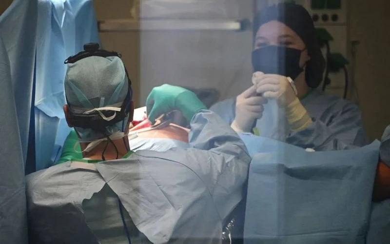 Одна операция, два учреждения, одна спасённая жизнь: как уральские врачи боролись за пациентку