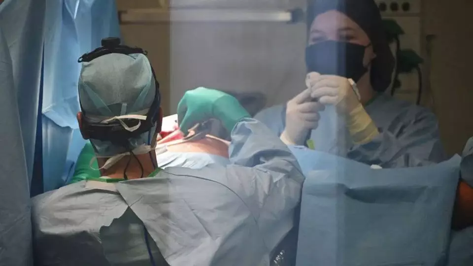 Одна операция, два учреждения, одна спасённая жизнь: как уральские врачи боролись за пациентку