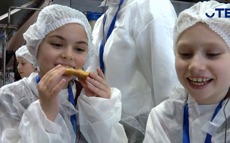 «Буду есть хлеб каждый день»: второклассники из Екатеринбурга отправились на экскурсию за пятерки