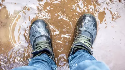 Брызги на задней поверхности брюк — признак неправильной походки