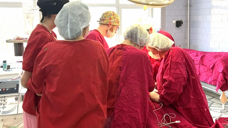 Хирурги удалили 19-сантиметровую миому, сохранив 39-летней пациентке шанс на материнство