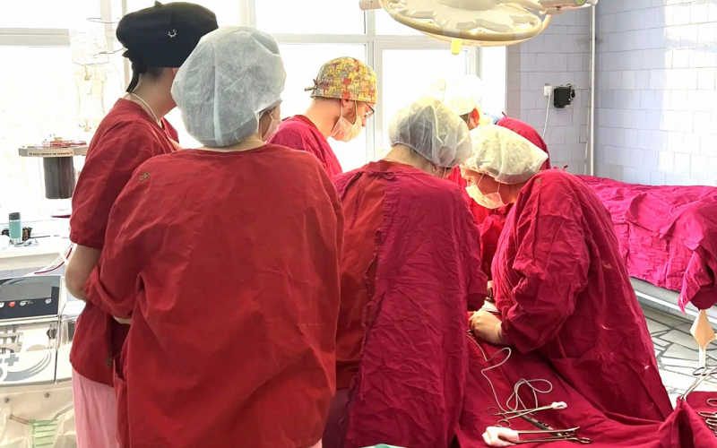 Хирурги удалили 19-сантиметровую миому, сохранив 39-летней пациентке шанс на материнство