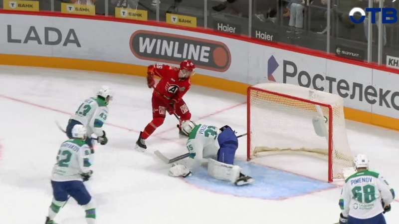 «Автомобилист» уступил «Салавату Юлаеву» во втором матче плей-офф — счёт в серии стал равным