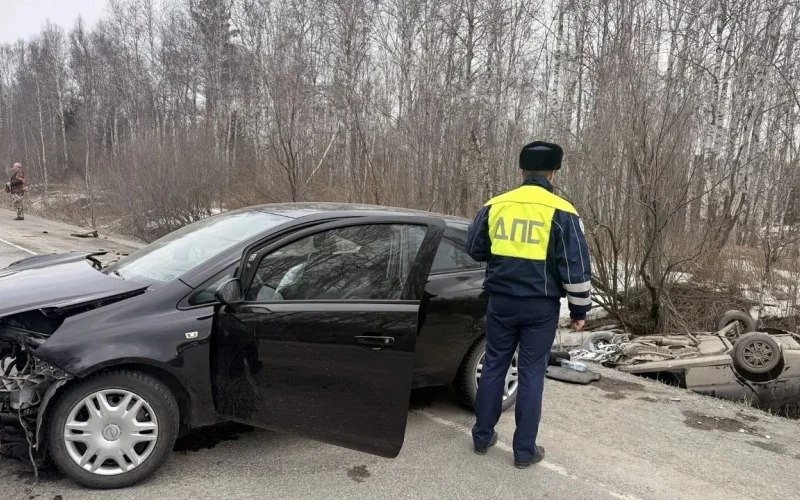 Одна из машин перевернулась: 4 человека пострадали в ДТП под Екатеринбургом