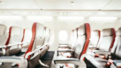 Индиец дважды попытался открыть дверь летящего самолета из-за призрака