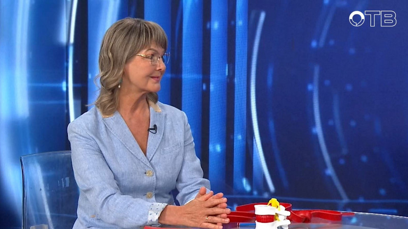 «Спина стала каменной»: врач с 40‑летним стажем — о том, почему не помогают уколы и массаж и когда можно избежать операции