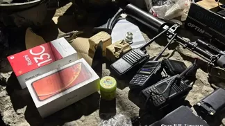 Дальнобойщик привез грузовик с оружием в свердловскую колонию