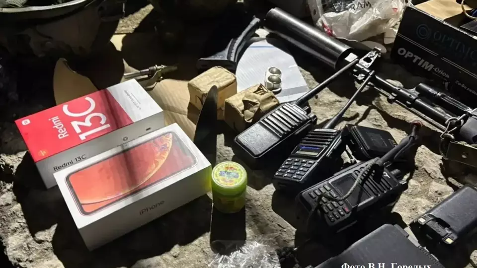 Дальнобойщик привез грузовик с оружием в свердловскую колонию