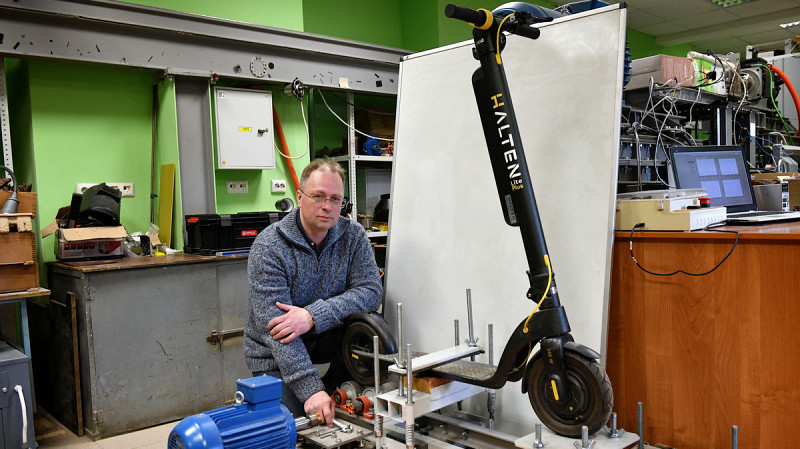 В УрФУ придумали, как помочь самокатчикам в судебных спорах после ДТП