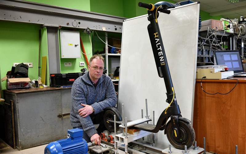 В УрФУ придумали, как помочь самокатчикам в судебных спорах после ДТП