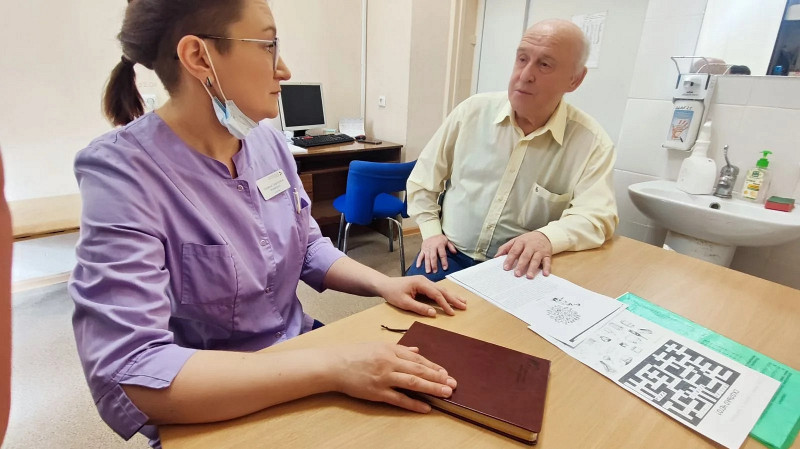 Военному экскурсоводу в ЦГКБ №3 вернули речь после инсульта